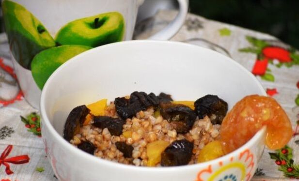 boekweitpap met gedroogd fruit